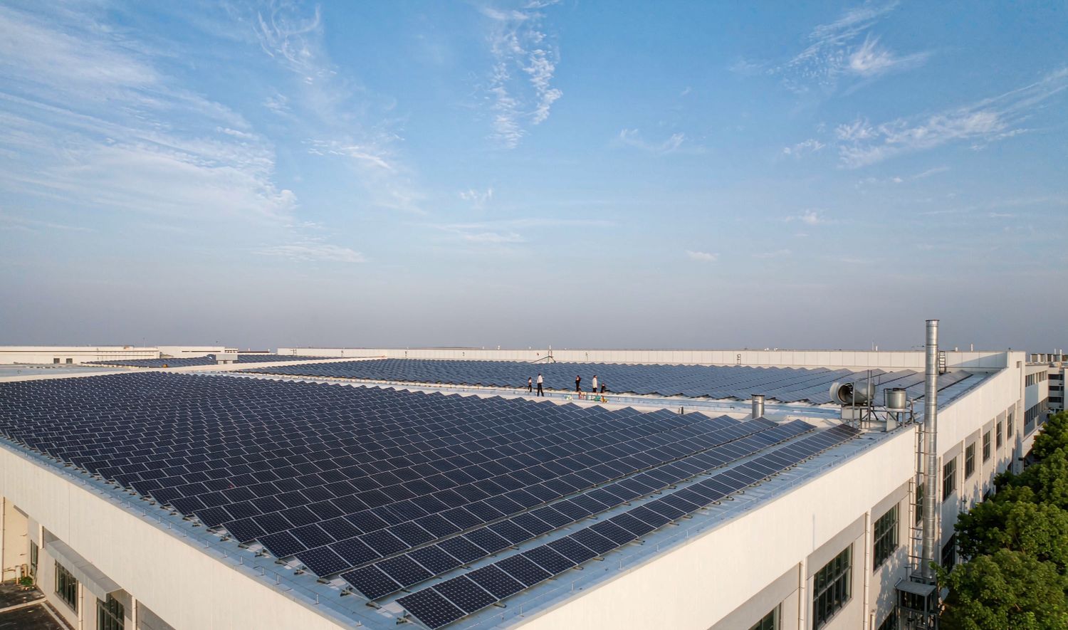 Commercial rooftop solar installation